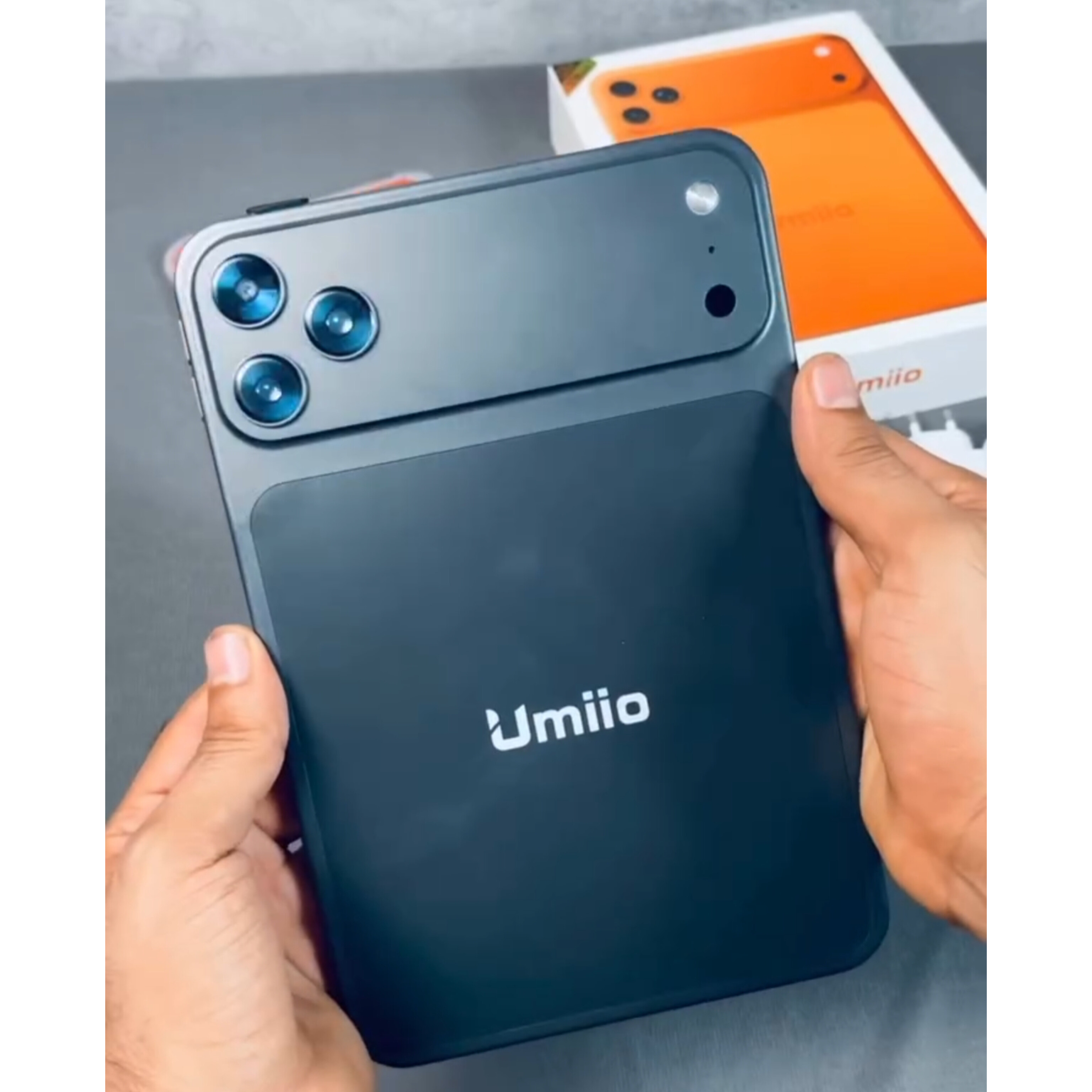 تبلت برند Umiio i18 Pro Max  سایز صفحه نمایش 11 اینچ / حافظه یک ترابایت و رم 16 گیگابایت