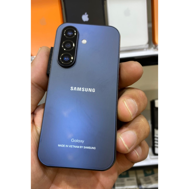 گوشی سامسونگ Galaxy A76 مینی فول صفحه / حافظه 512 گیگ و رم 8 ( ویتنام )